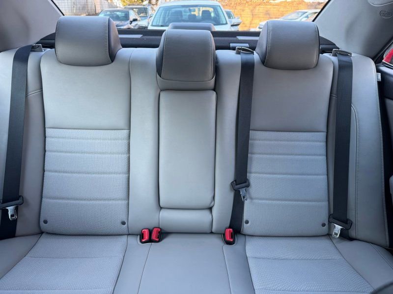 Used 2017 Toyota Camry SE image 22