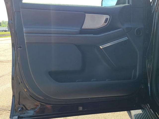 Used 2025 Ford Expedition Active AWD/4WD image 11