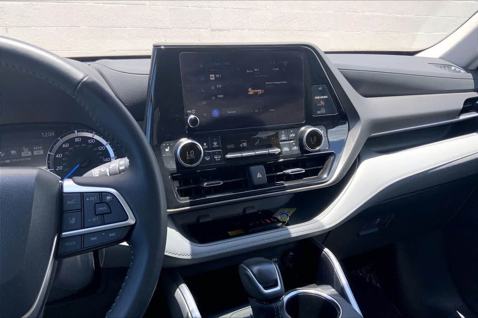 Used 2025 Toyota Highlander XLE AWD/4WD image 15