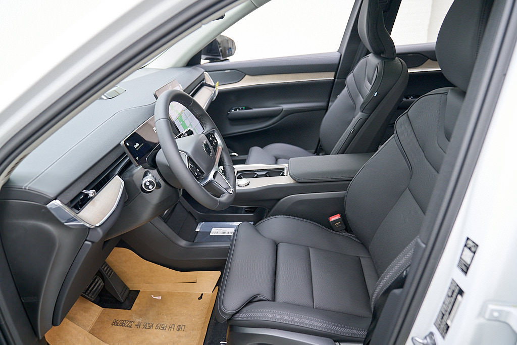 New 2026 Volvo EX90 Plus AWD/4WD image 21