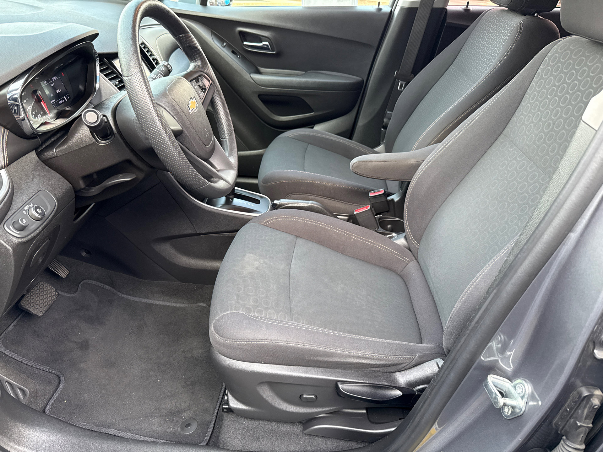 Used 2020 Chevrolet Trax LS FWD image 24