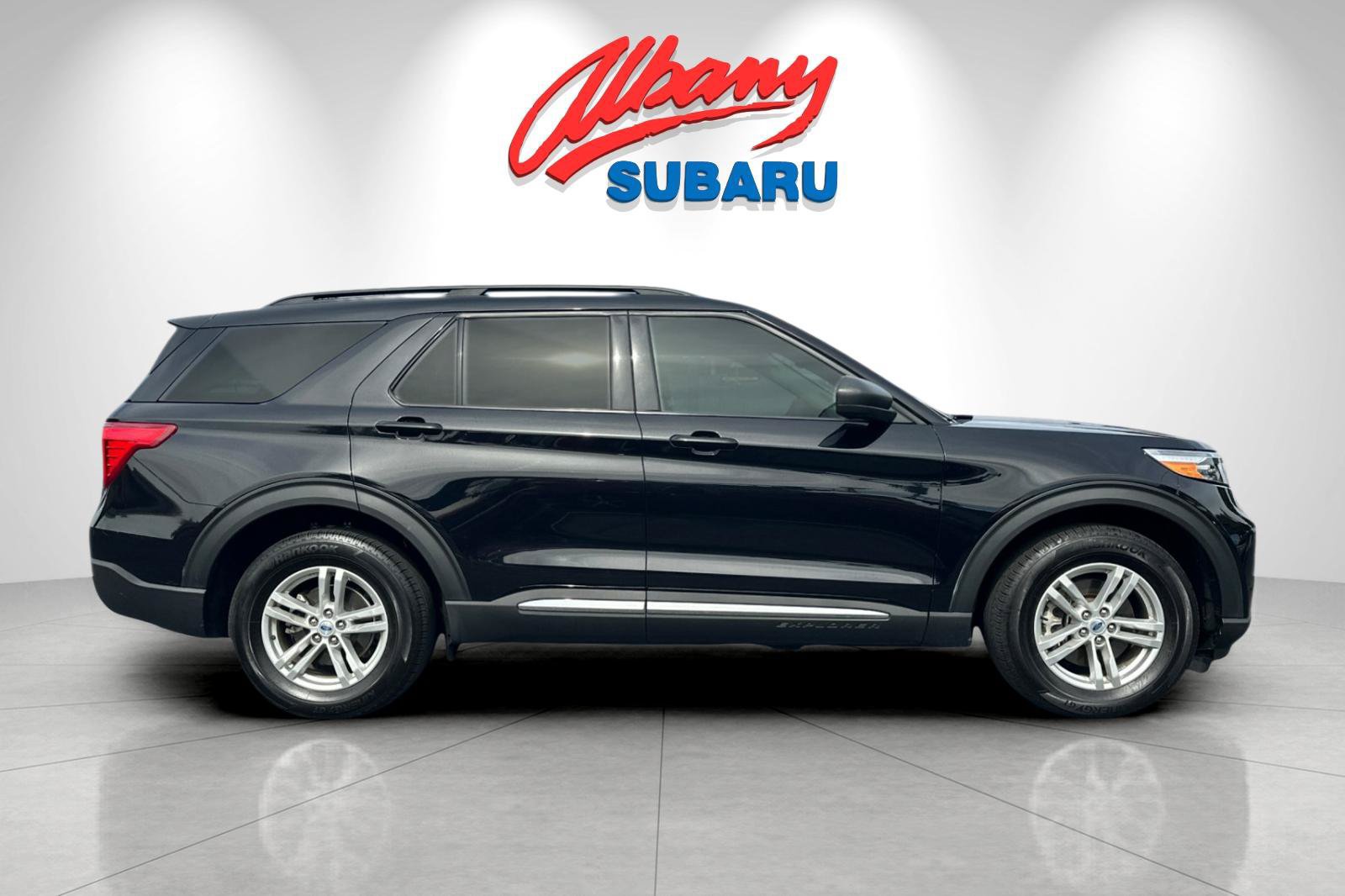 Used 2024 Ford Explorer XLT RWD image 3