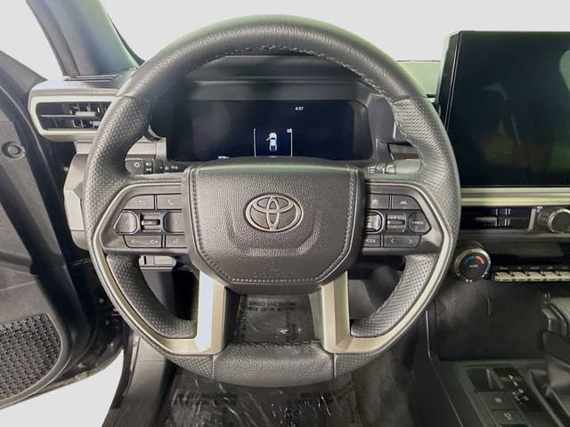 Certified 2025 Toyota Tacoma TRD Off-Road AWD/4WD image 13