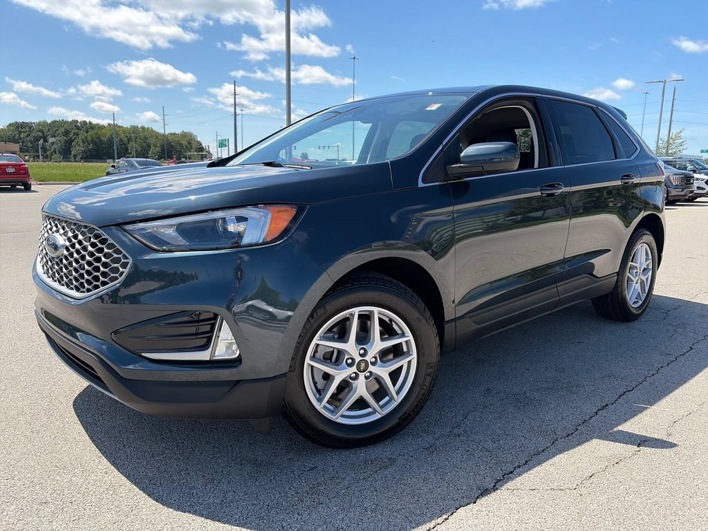 Used 2024 Ford Edge SEL w/ Convenience Package AWD/4WD image 3