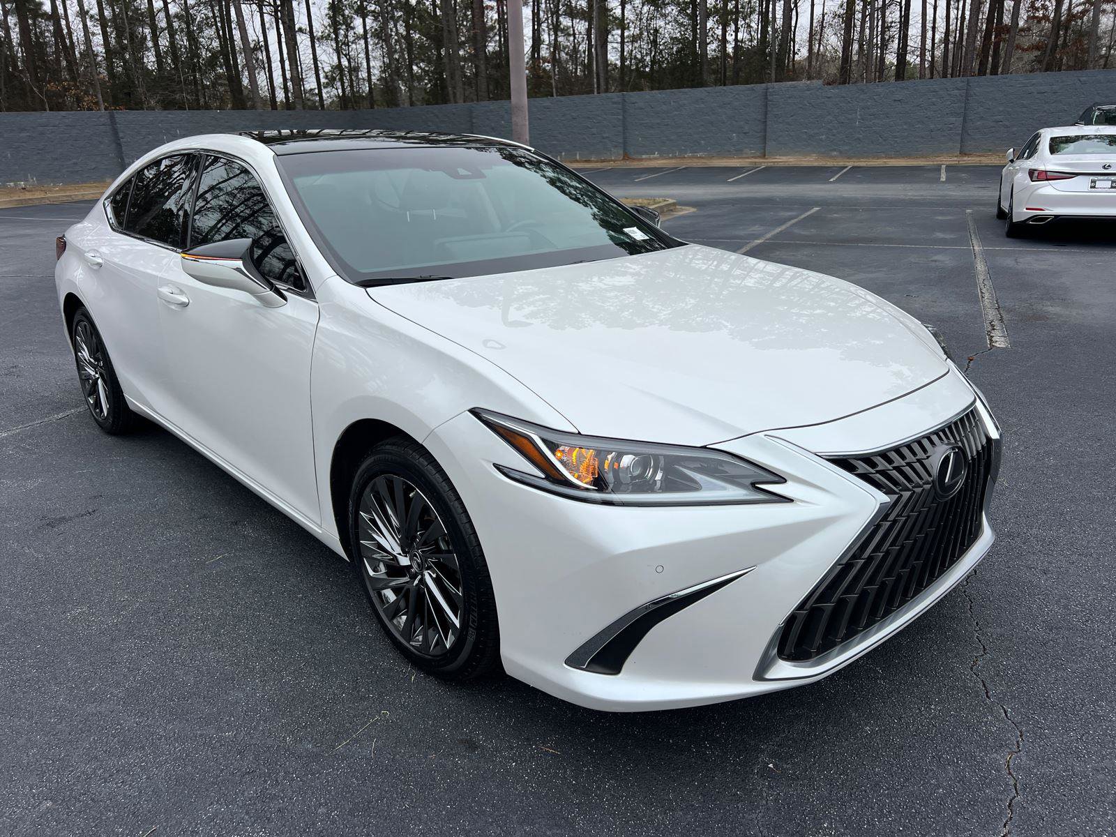 Used 2024 Lexus ES 350 w/ Technology Package image 4