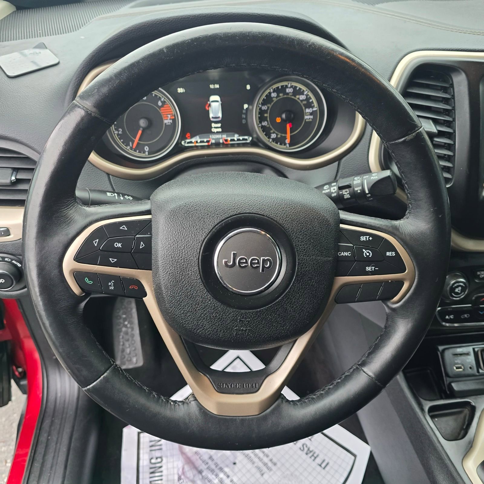 Used 2016 Jeep Cherokee Limited image 14