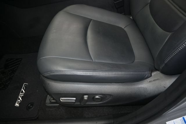 Used 2022 Toyota RAV4 XLE Premium AWD/4WD image 13