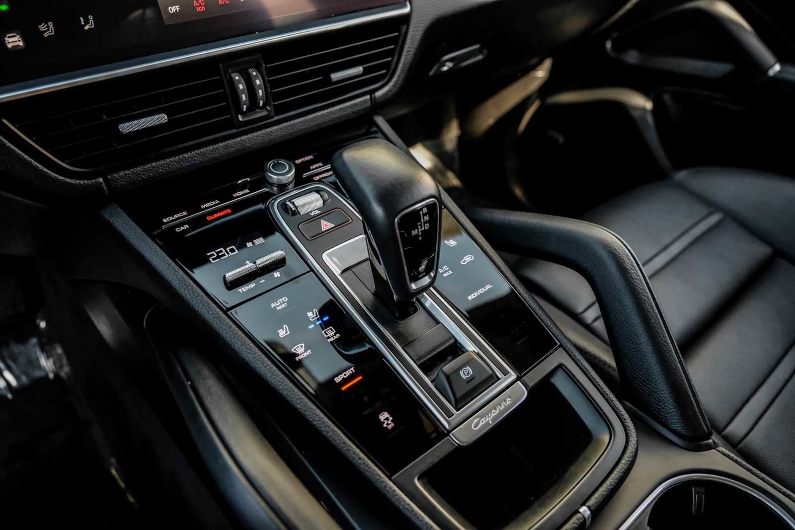 Used 2022 Porsche Cayenne image 23