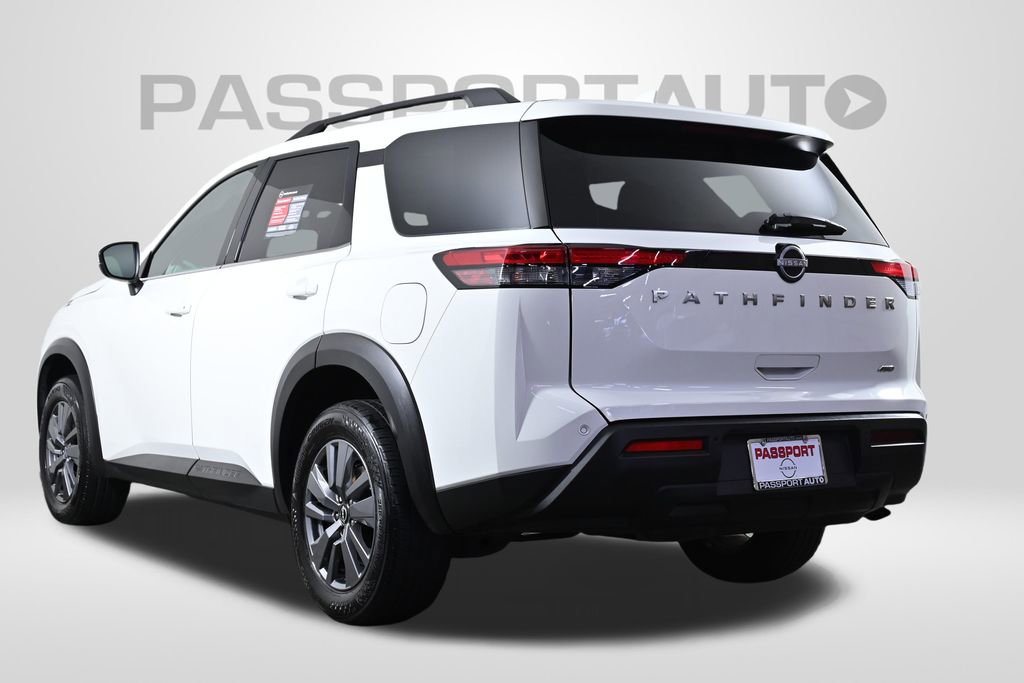 Used 2025 Nissan Pathfinder SV image 7