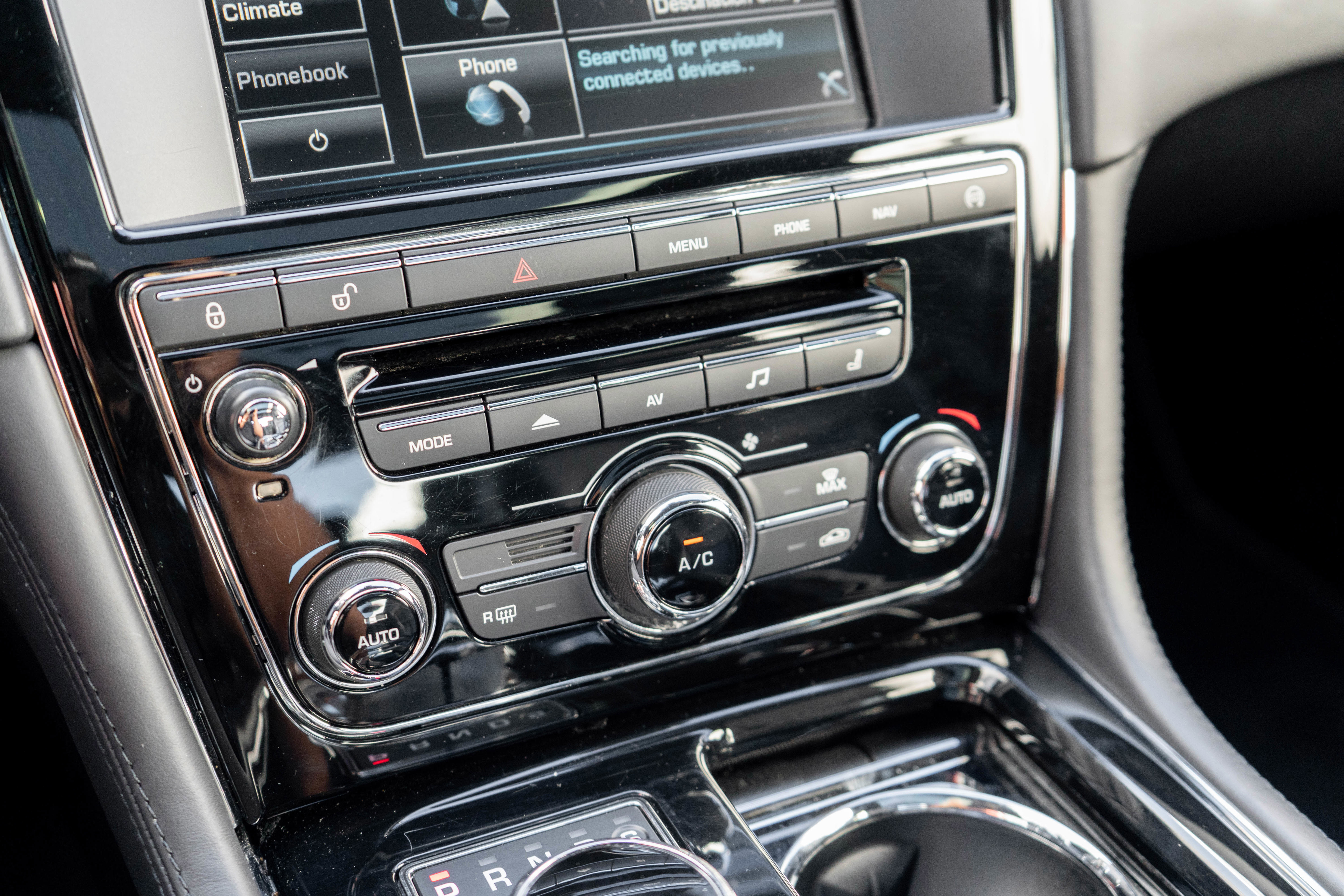 Used 2015 Jaguar XJ image 20