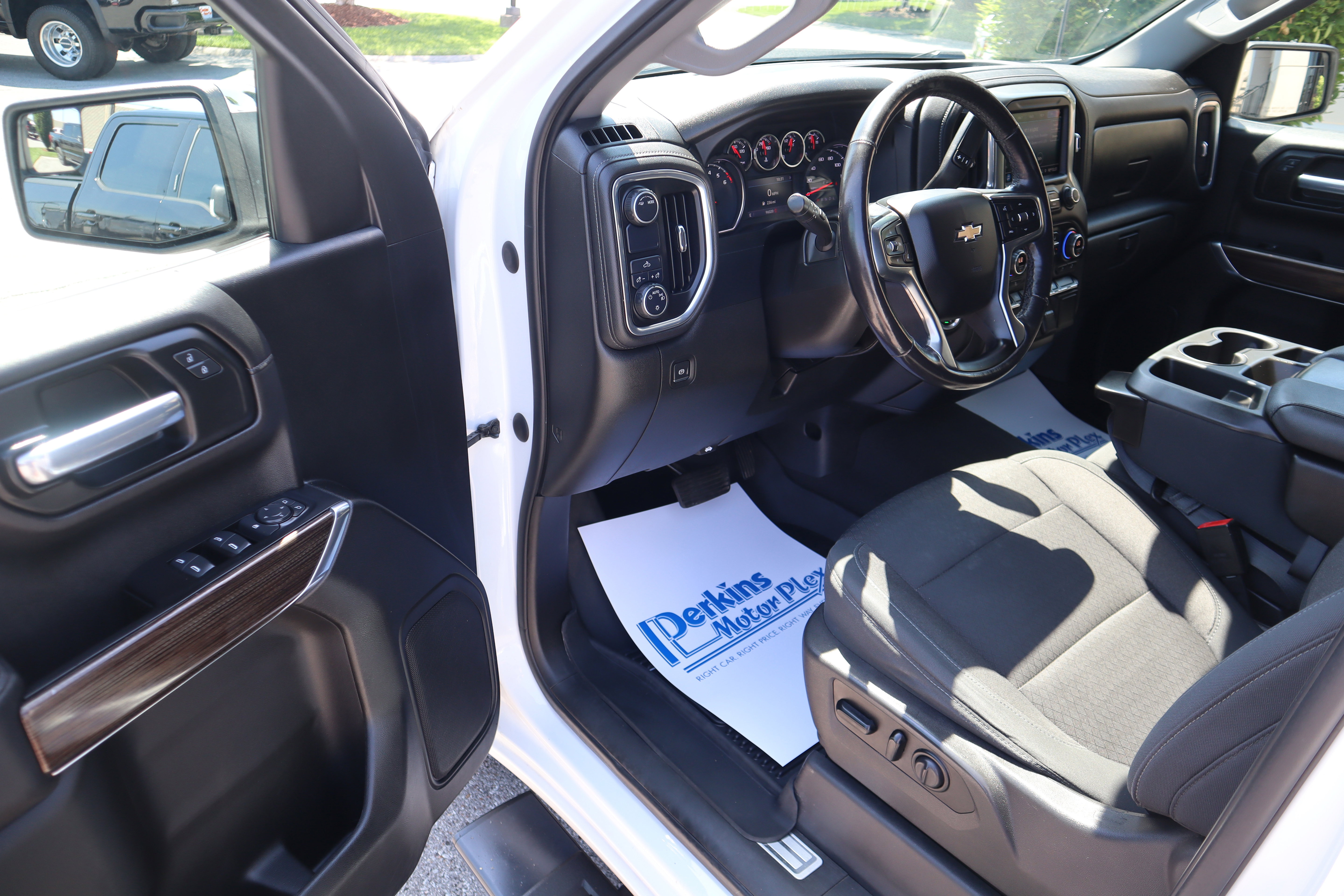 Used 2021 Chevrolet Silverado 1500 LT RWD image 3