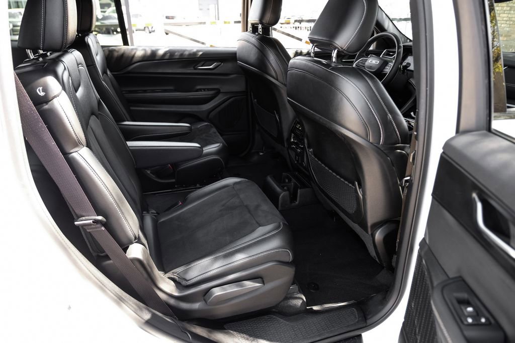 Used 2023 Jeep Grand Cherokee L Laredo AWD/4WD image 46