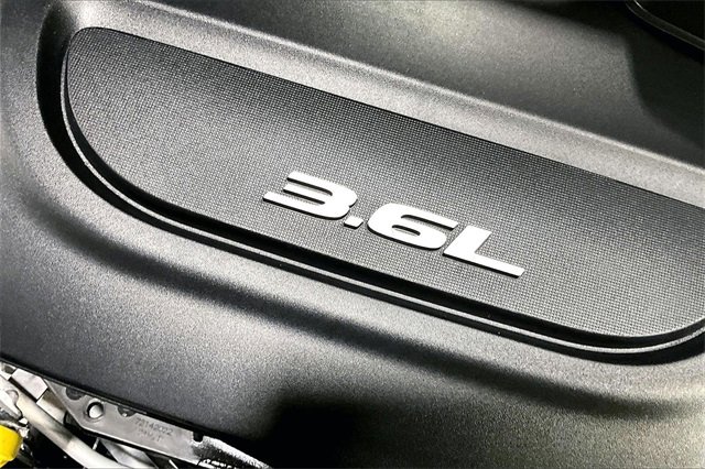 Used 2017 Chrysler Pacifica Limited w/ UConnect Theater Package image 27