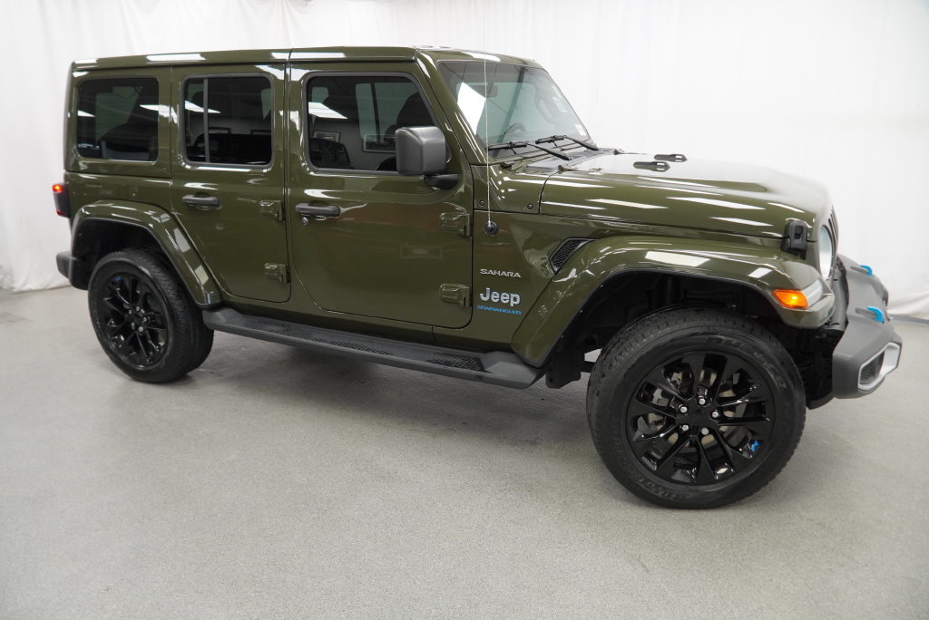 Used 2023 Jeep Wrangler Unlimited Sahara w/ Cold Weather Group AWD/4WD image 14