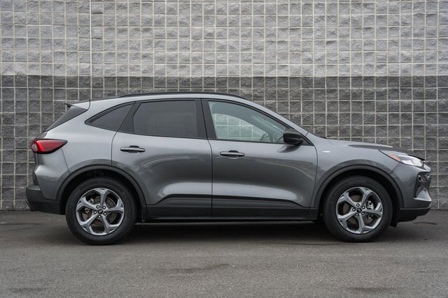 Used 2025 Ford Escape ST-Line image 4