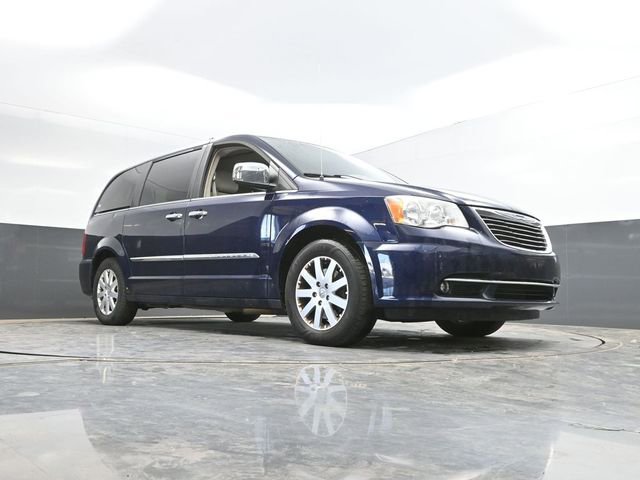 Used 2012 Chrysler Town & Country Touring-L w/ Entertainment Group #2 FWD image 28