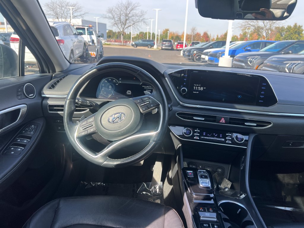 Used 2022 Hyundai Sonata Limited w/ Preferred Accessory Package FWD image 13