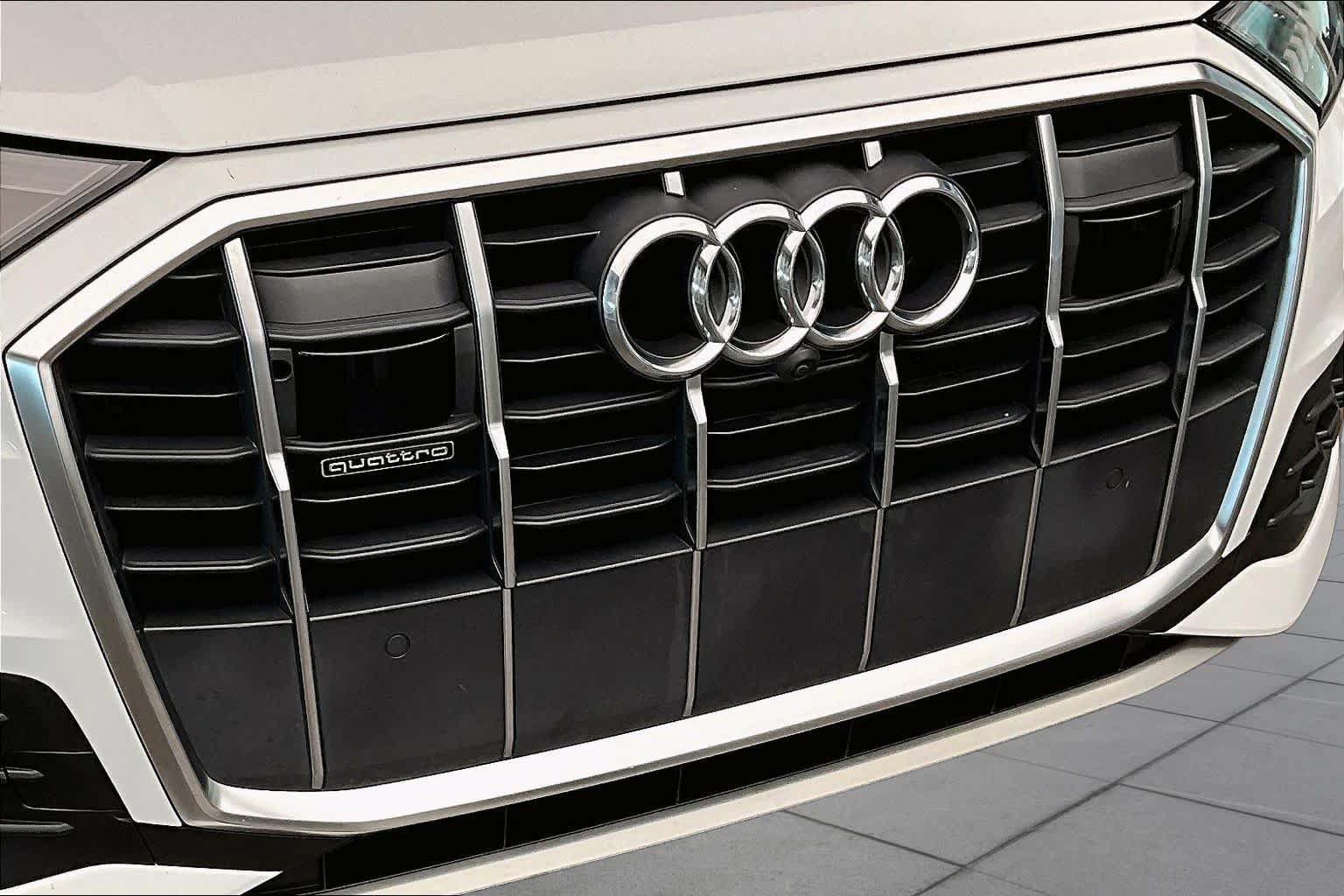 Used 2023 Audi Q7 3.0T Premium Plus w/ Premium Plus Package AWD/4WD image 32