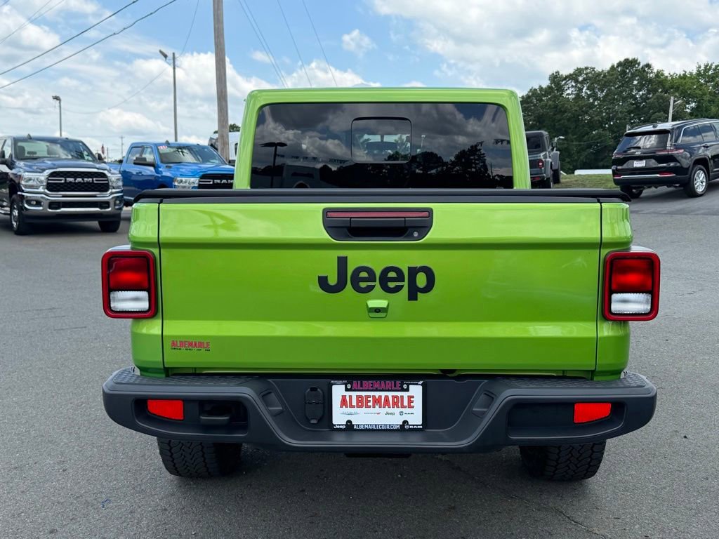 Used 2025 Jeep Gladiator Sport AWD/4WD image 4