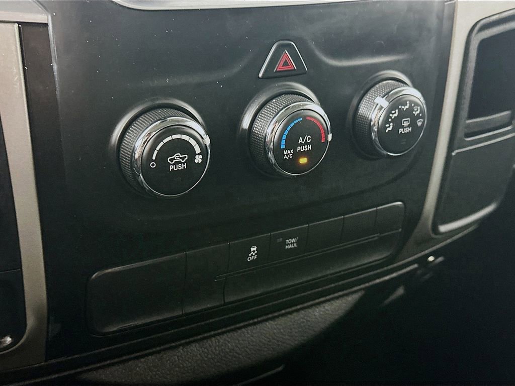 Used 2020 RAM 1500 Classic SLT image 18