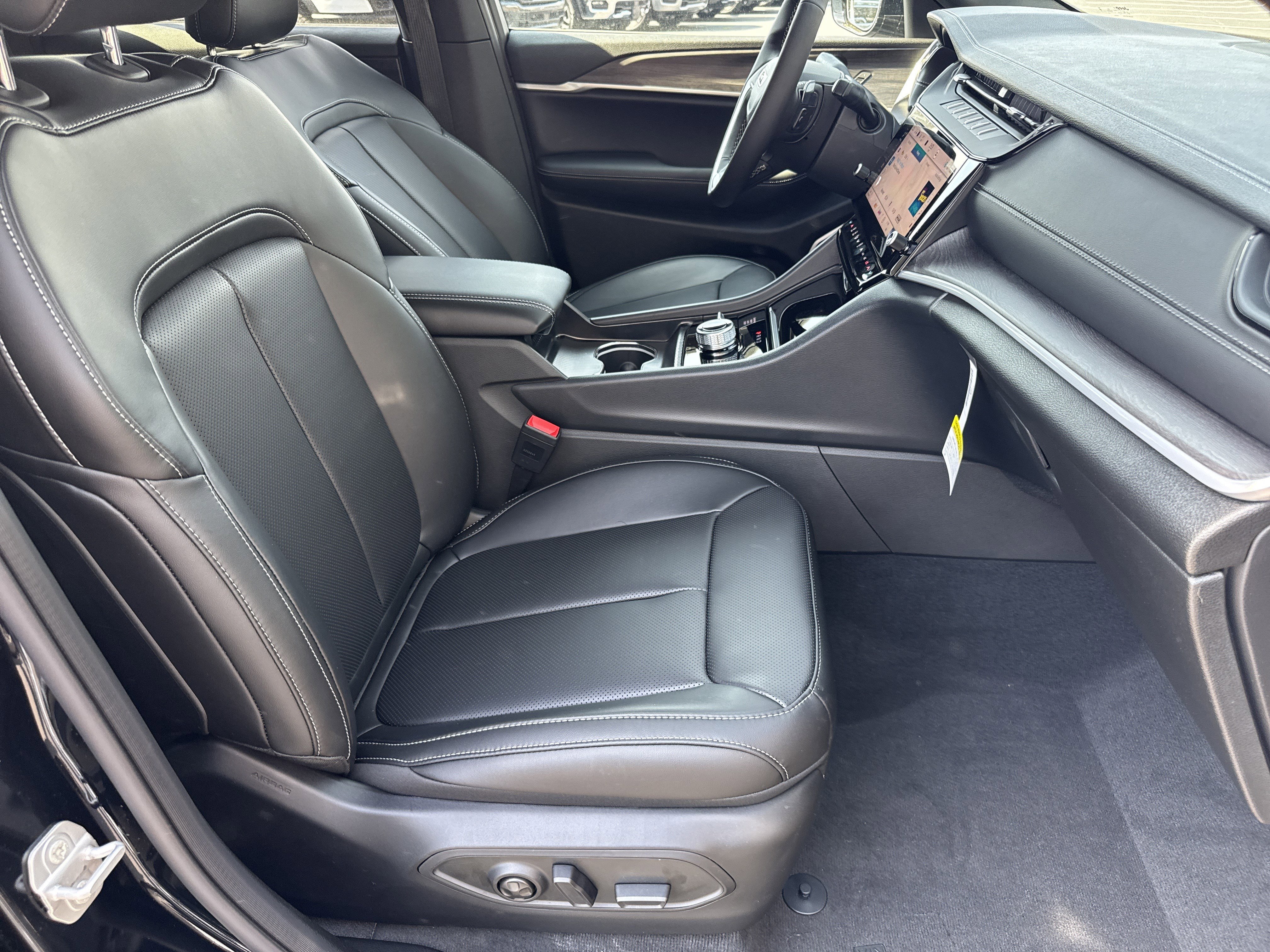 New 2026 Jeep Grand Cherokee Limited w/ Luxury Tech Group II image 16