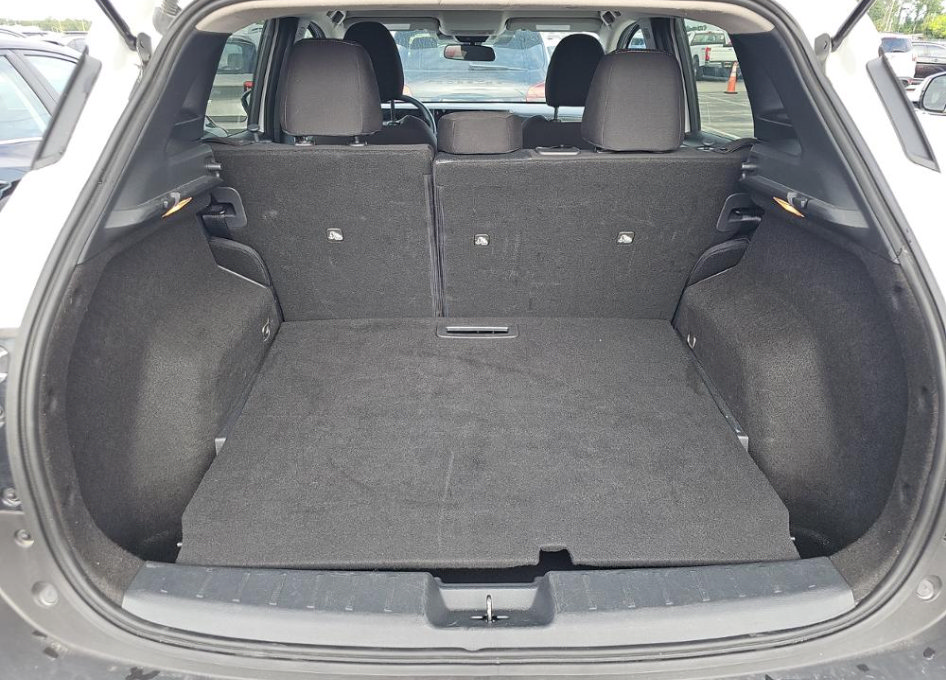 Used 2025 Nissan Kicks SV FWD image 21