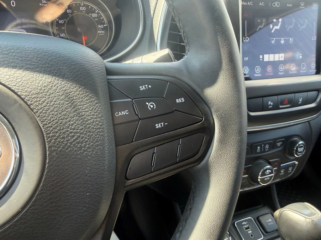 Used 2022 Jeep Cherokee Trailhawk w/ Premium Leather Package AWD/4WD image 20