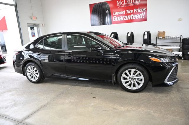 Used 2023 Toyota Camry LE image 4