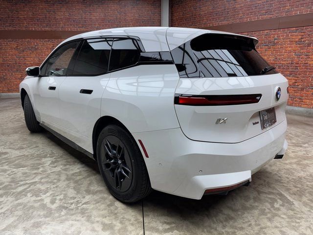 Used 2026 BMW iX xDrive60 image 3