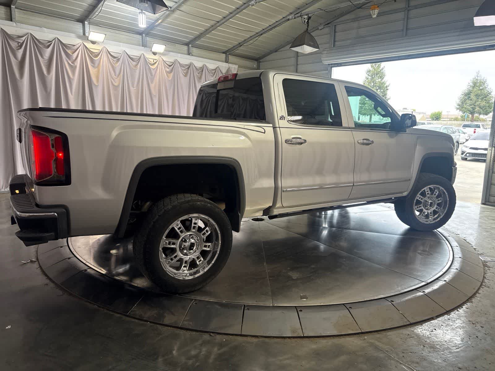 Used 2017 GMC Sierra 1500 SLT w/ SLT Premium Package AWD/4WD image 3