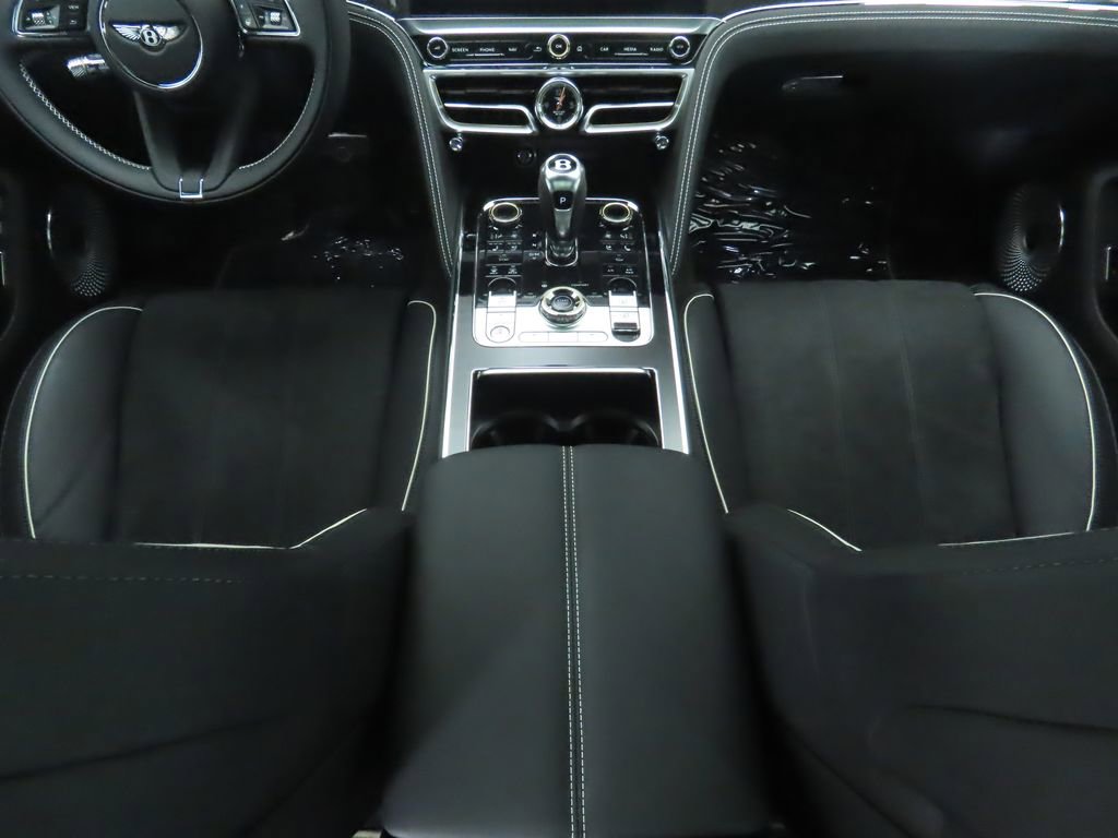 Used 2025 Bentley Flying Spur Plug-In Hybrid image 17