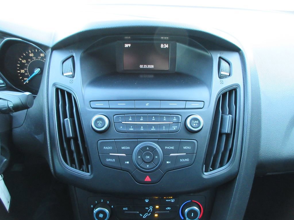 Used 2018 Ford Focus SE w/ SE Appearance Package image 30