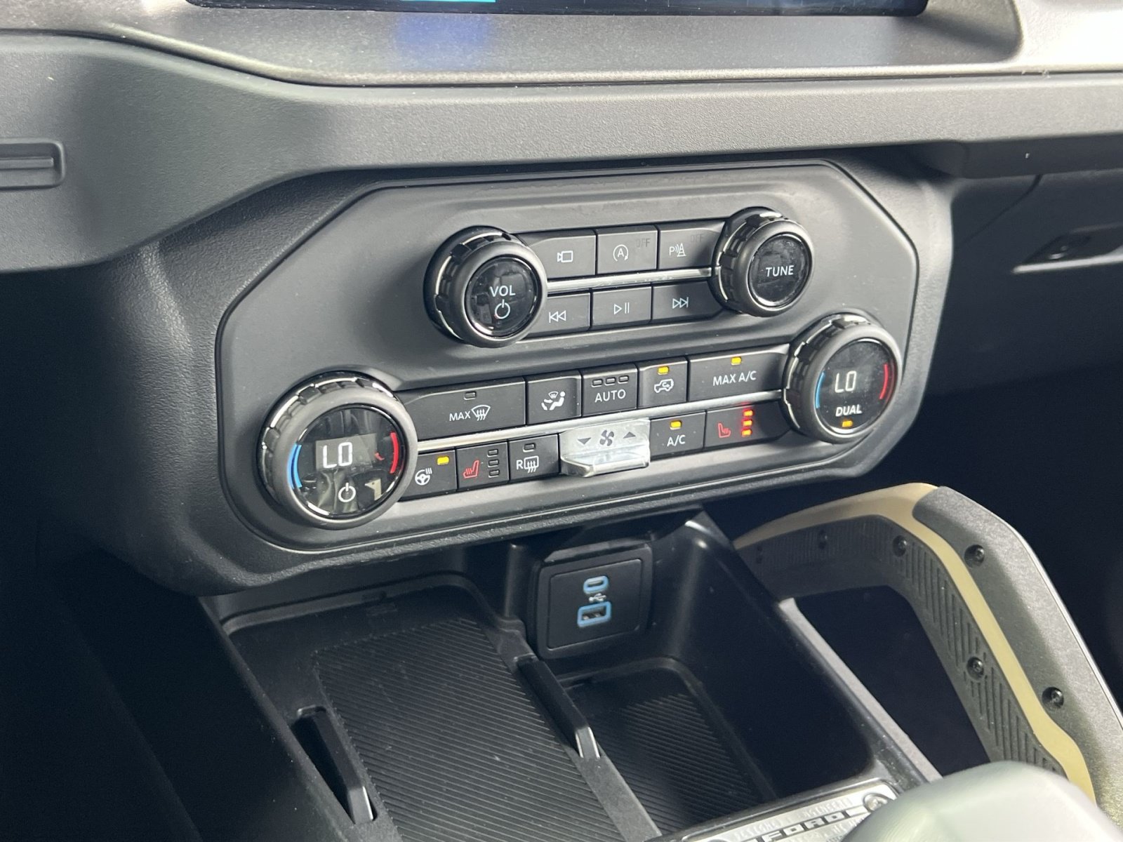Used 2025 Ford Bronco Badlands AWD/4WD image 26