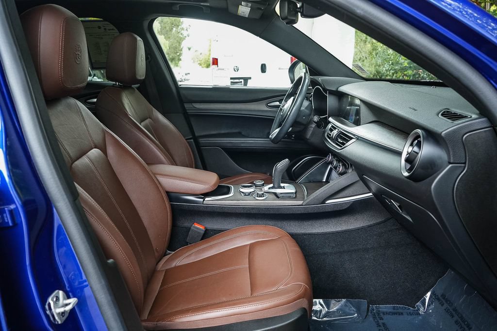 Used 2022 Alfa Romeo Stelvio Ti AWD/4WD image 15