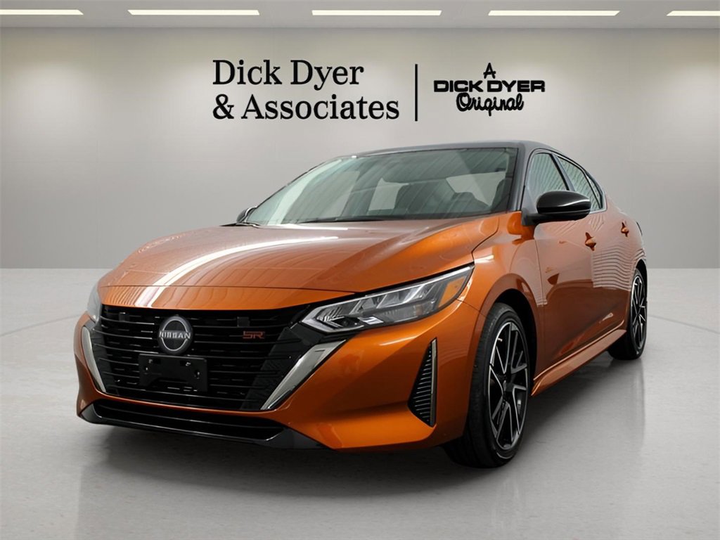 Used 2025 Nissan Sentra SR w/ SR Premium Package image 7