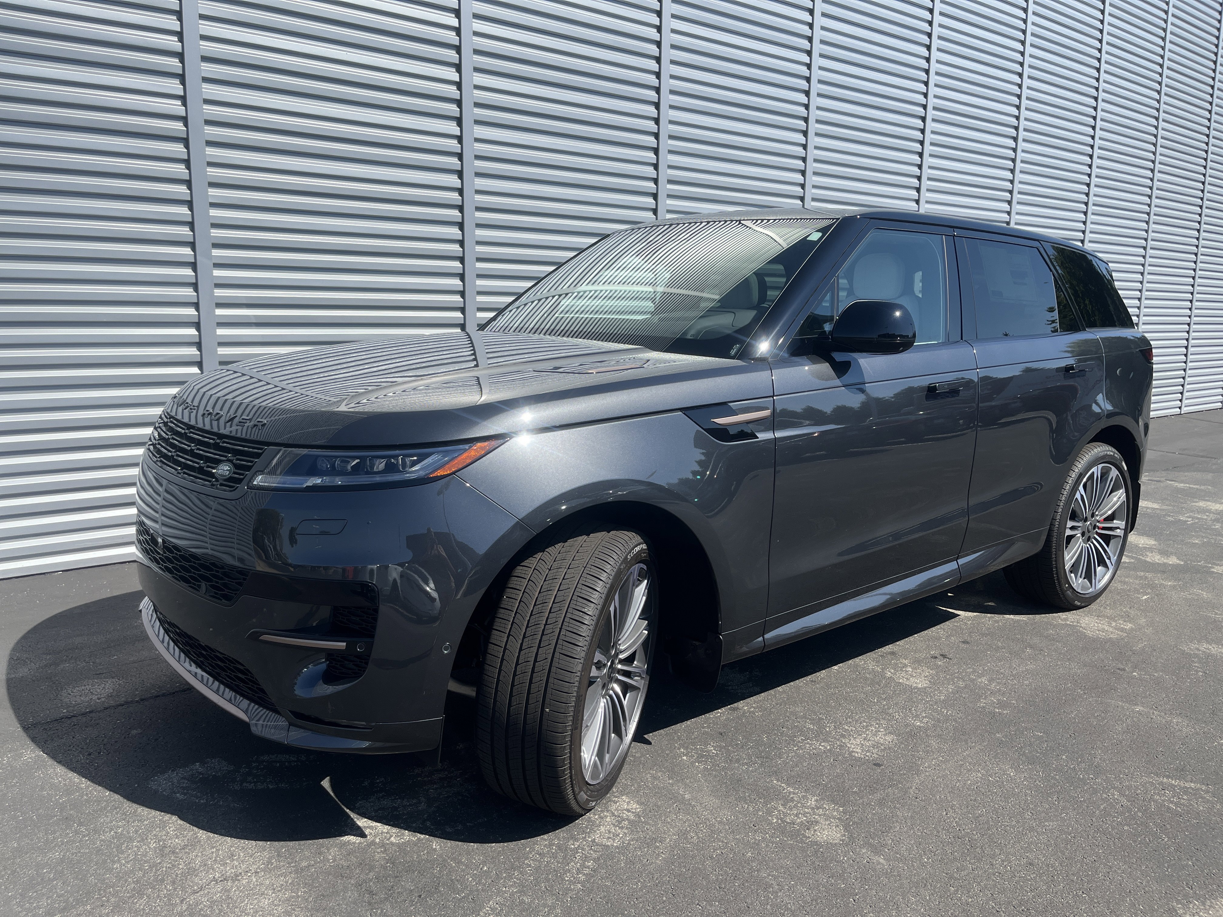 New 2025 Land Rover Range Rover Sport Dynamic SE