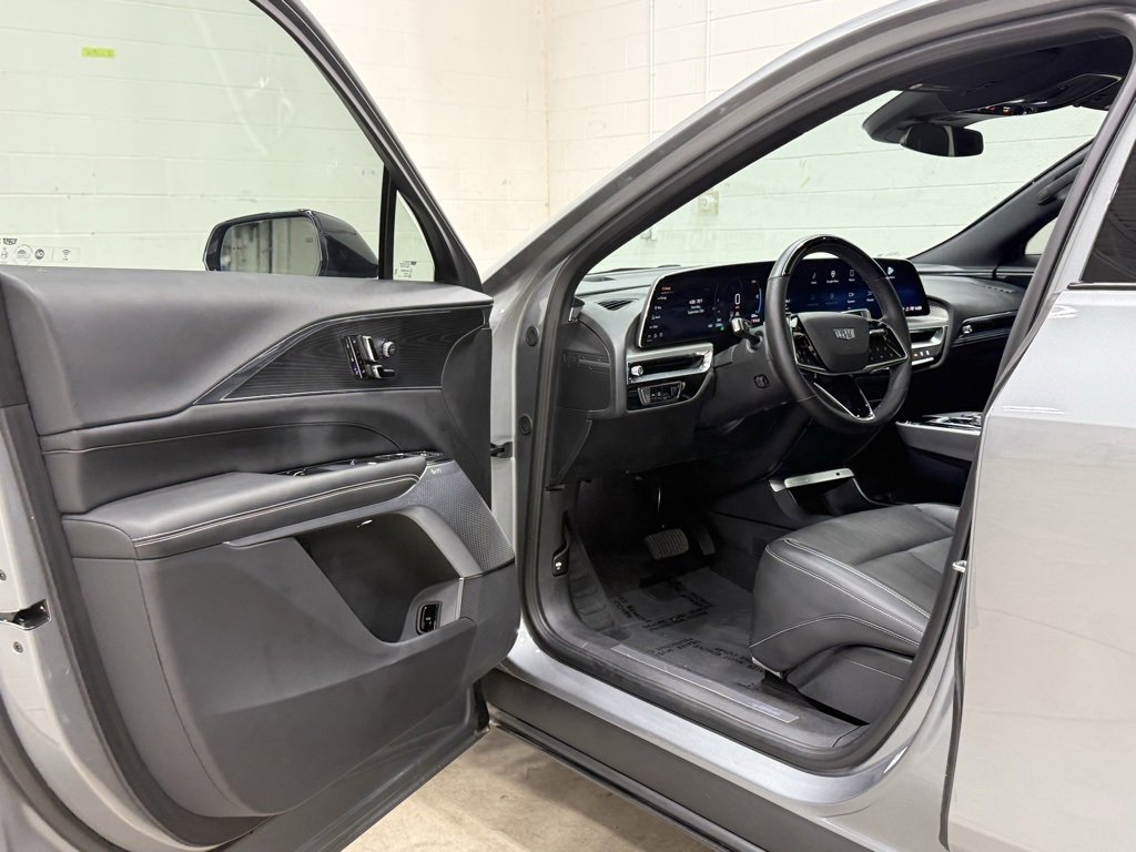 Used 2024 Cadillac Lyriq Sport image 21