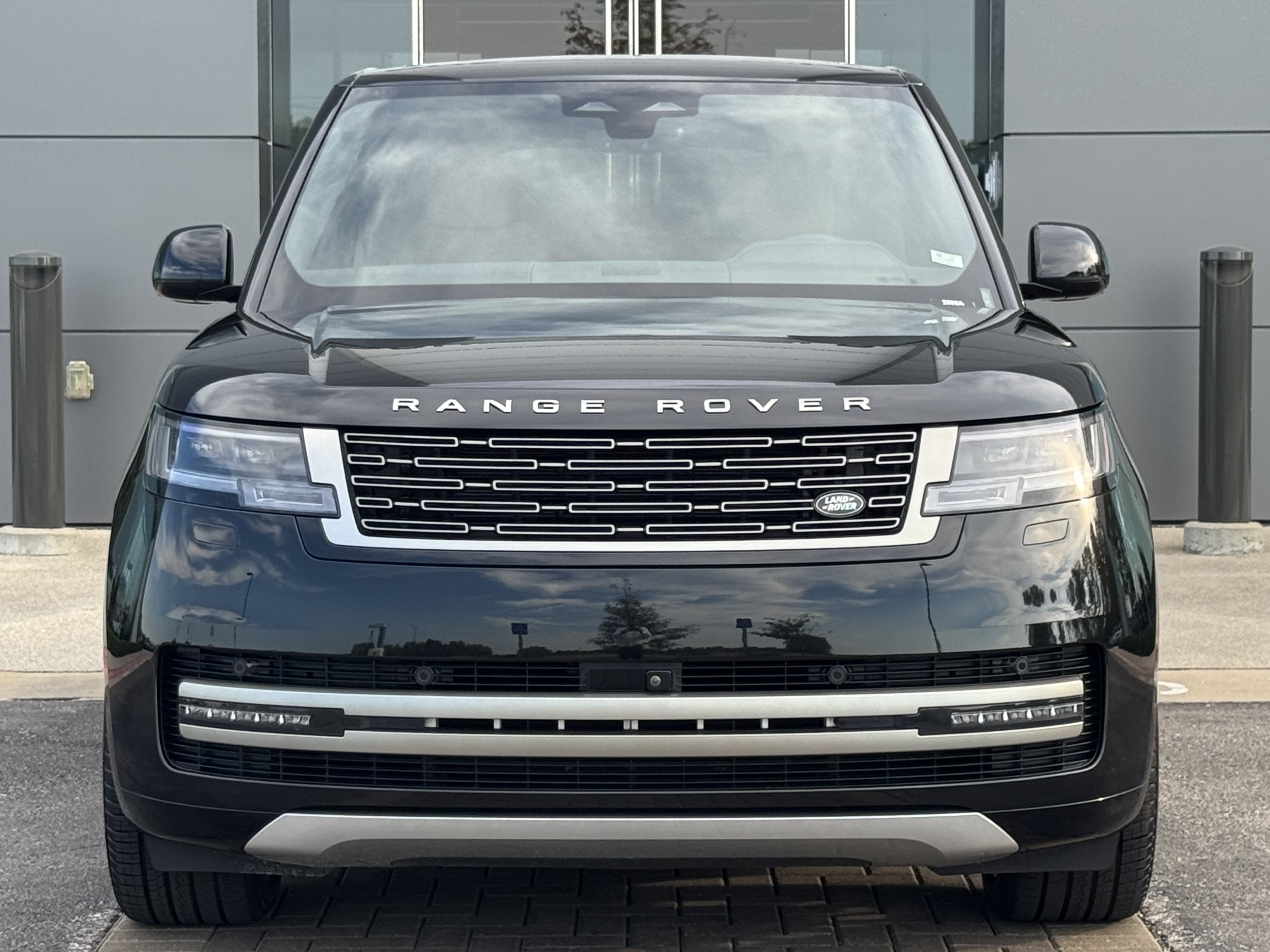 Certified 2024 Land Rover Range Rover Long Wheelbase SE AWD/4WD image 8