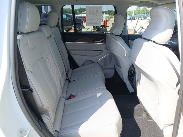 Used 2022 Jeep Grand Cherokee Summit AWD/4WD image 29