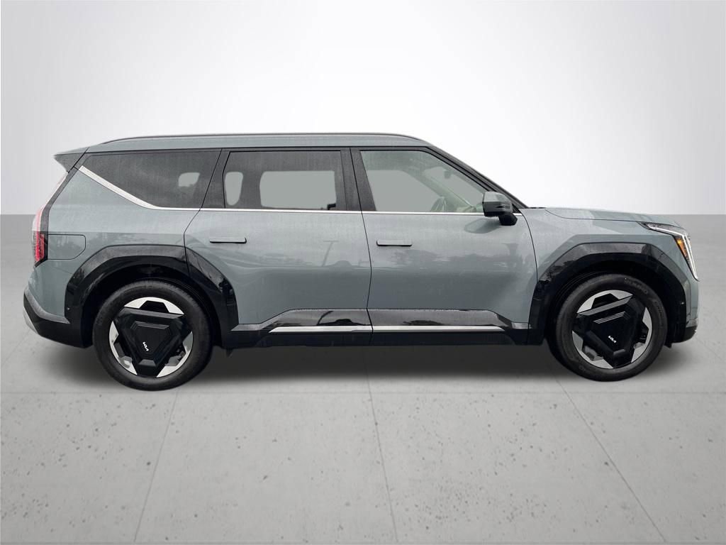 Used 2024 Kia EV9 Land image 5