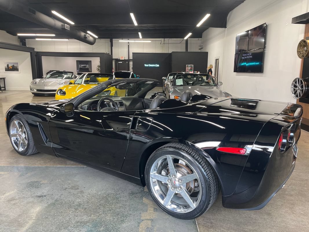 Used 2007 Chevrolet Corvette Coupe w/ Preferred Equipment Group RWD image 8