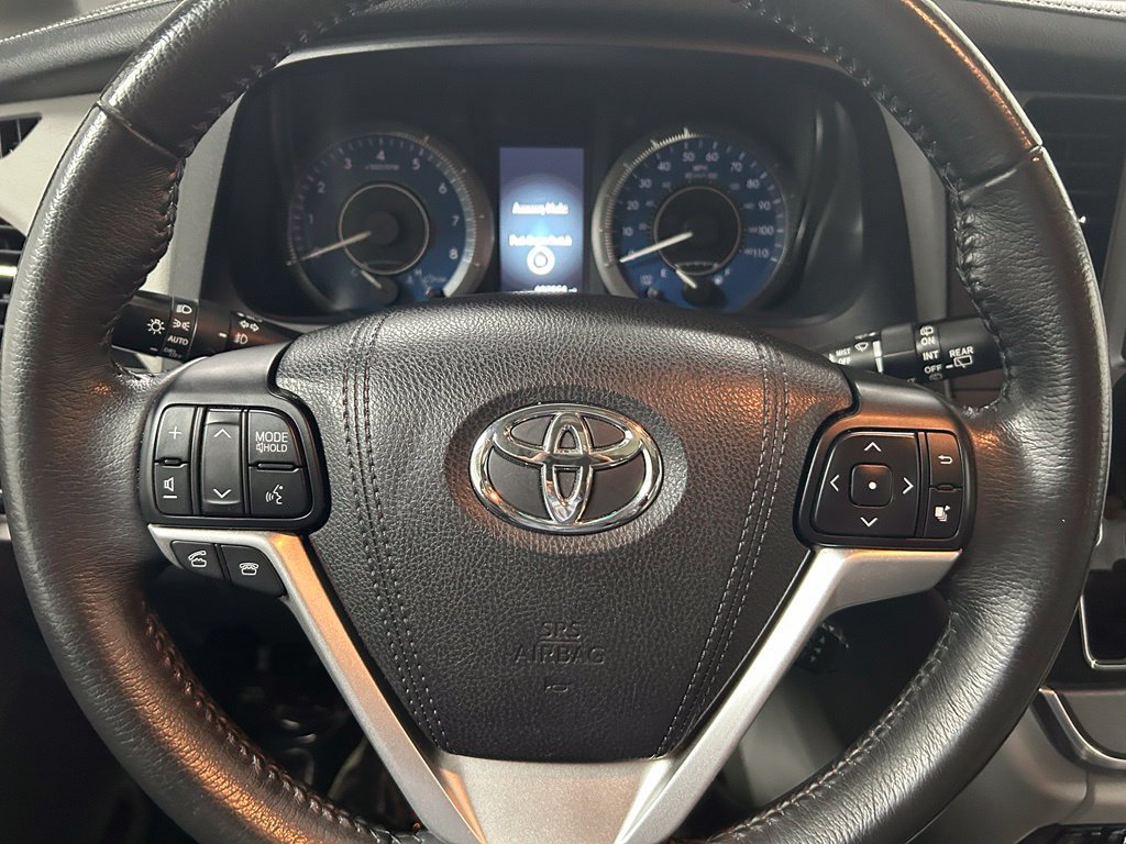 Used 2017 Toyota Sienna XLE Premium AWD/4WD image 20