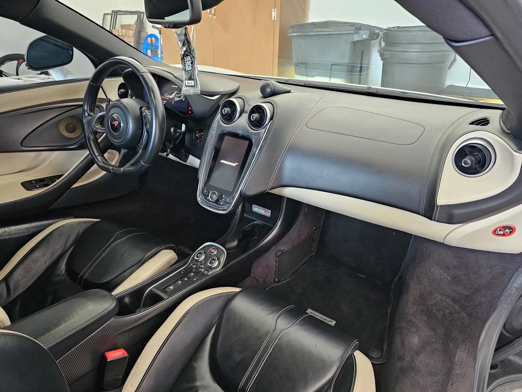 Used 2016 McLaren 570S Coupe RWD image 14