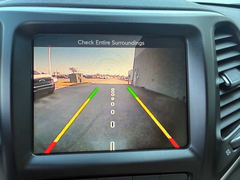 Used 2015 Jeep Cherokee Latitude w/ Cold Weather Group image 9