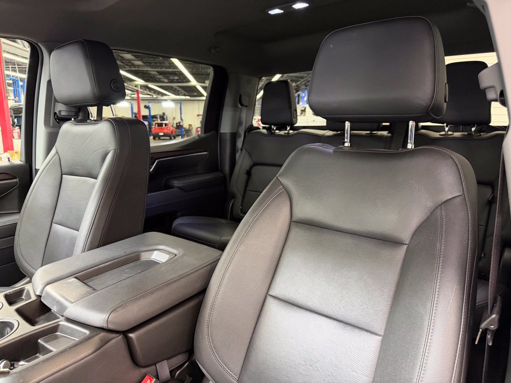 Used 2025 GMC Sierra 1500 SLT AWD/4WD image 19