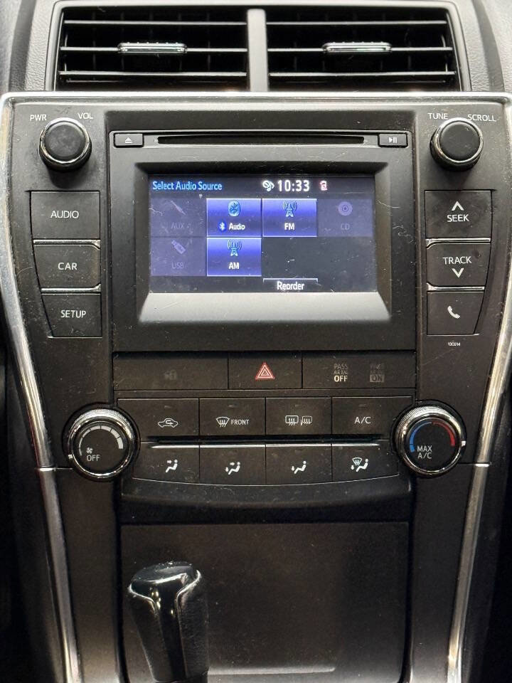 Used 2017 Toyota Camry SE FWD image 16