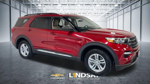 Used 2022 Ford Explorer XLT w/ Equipment Group 202A image 3