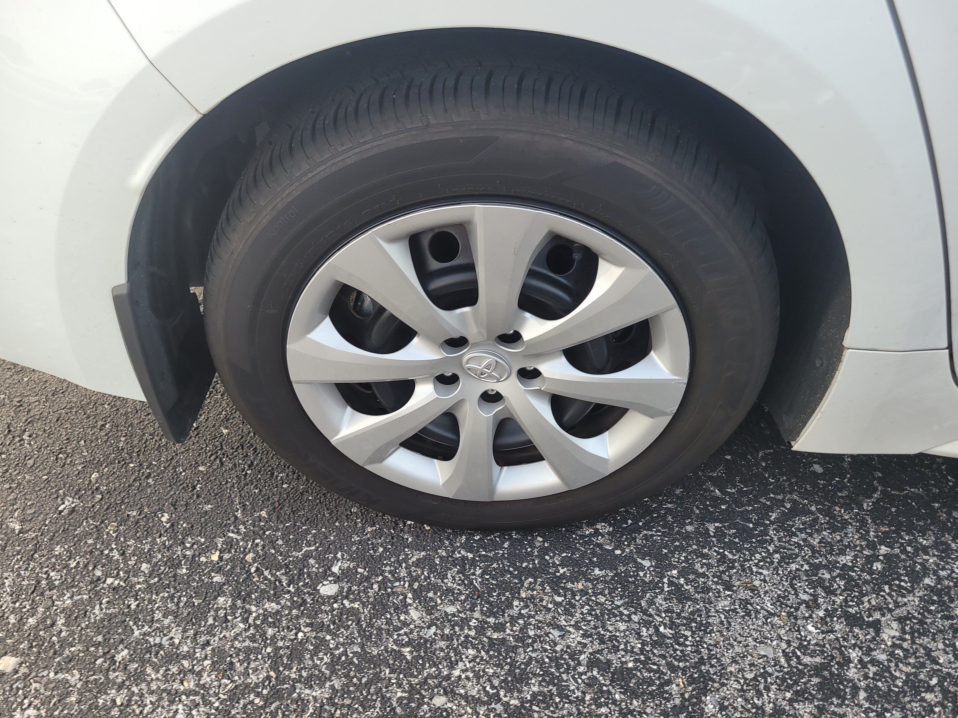 Certified 2025 Toyota Corolla LE FWD image 8