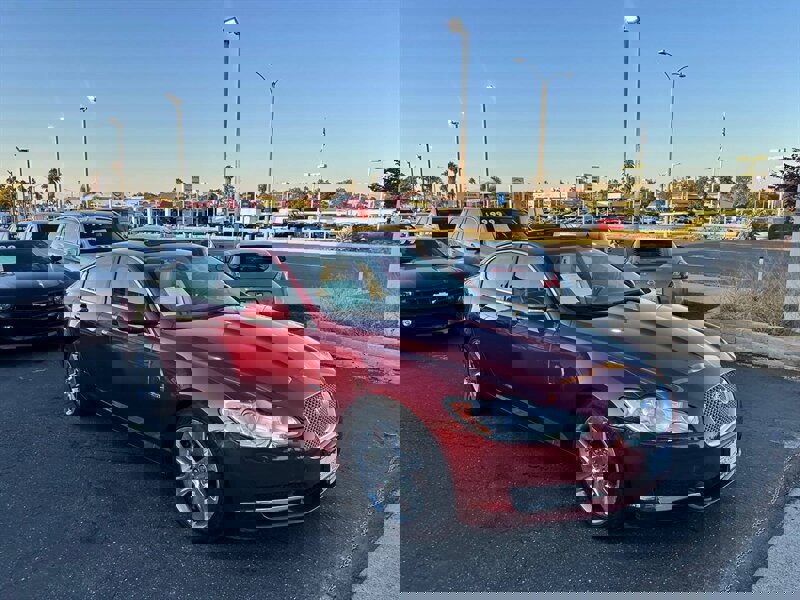 Used 2011 Jaguar XF image 2