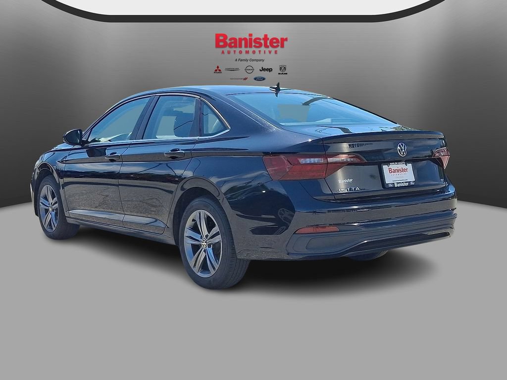Used 2024 Volkswagen Jetta SE FWD image 6